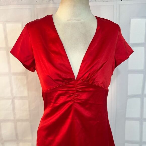 Lulu’s NWT Celebratory Mood Red Satin Short Sleeve Mini Dress size medium - Picture 5 of 14